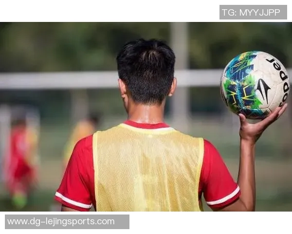 足球运动中肋部受伤的预防与康复方法探讨